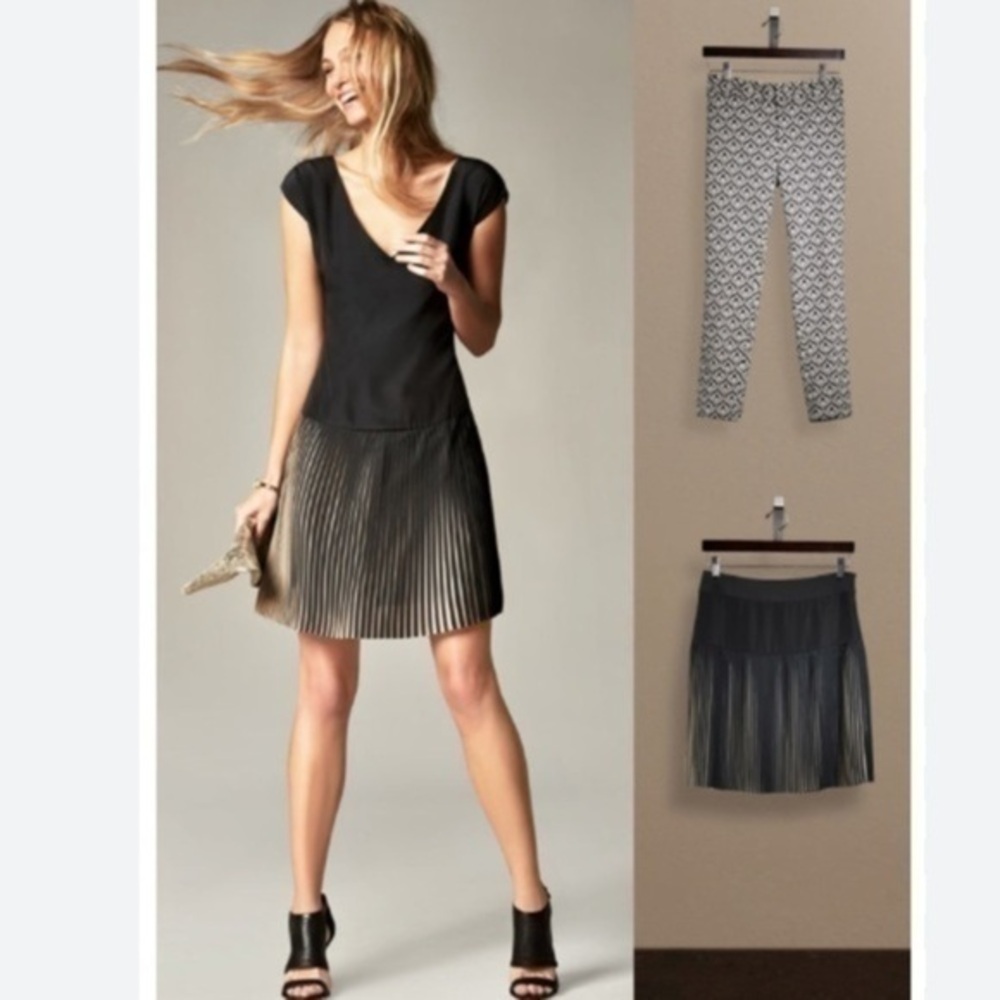 BR MONOGRAM BLACK-AND-WHITE PLEATED ACCORDION SKIRT